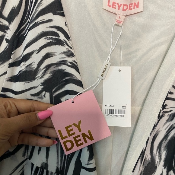 Leyden NWT Zebra Cover Up Dress Size L - Picture 6 of 7